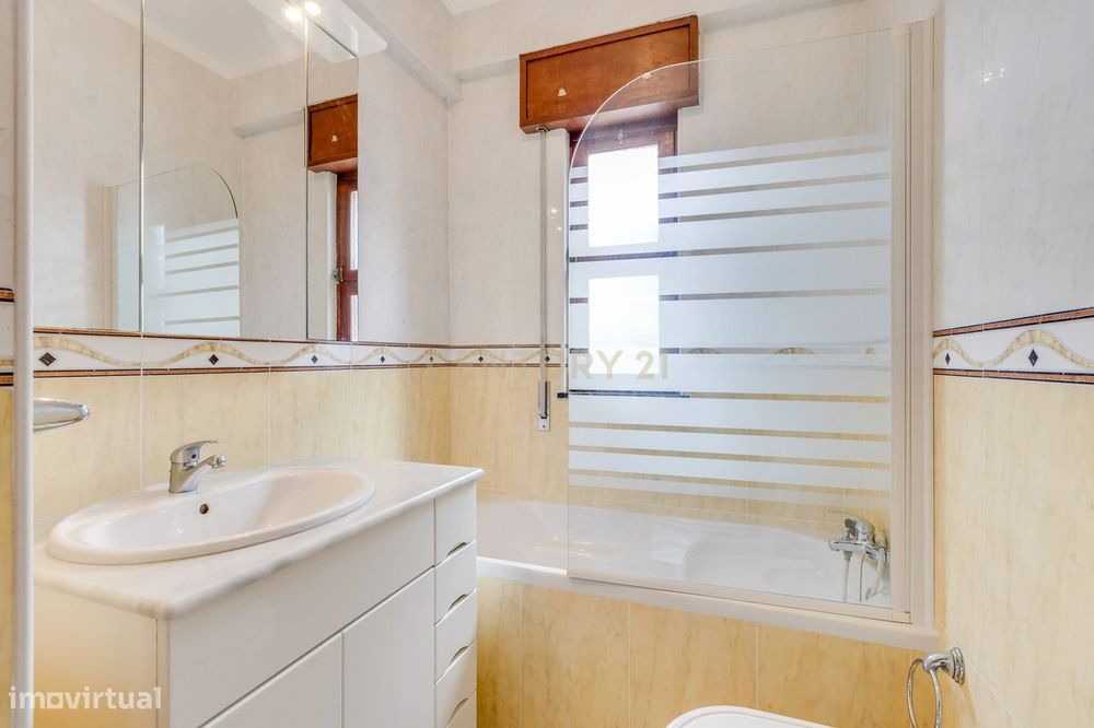 Apartamento T 4  em Faro no centro da cidade a 300m do mercado Municip