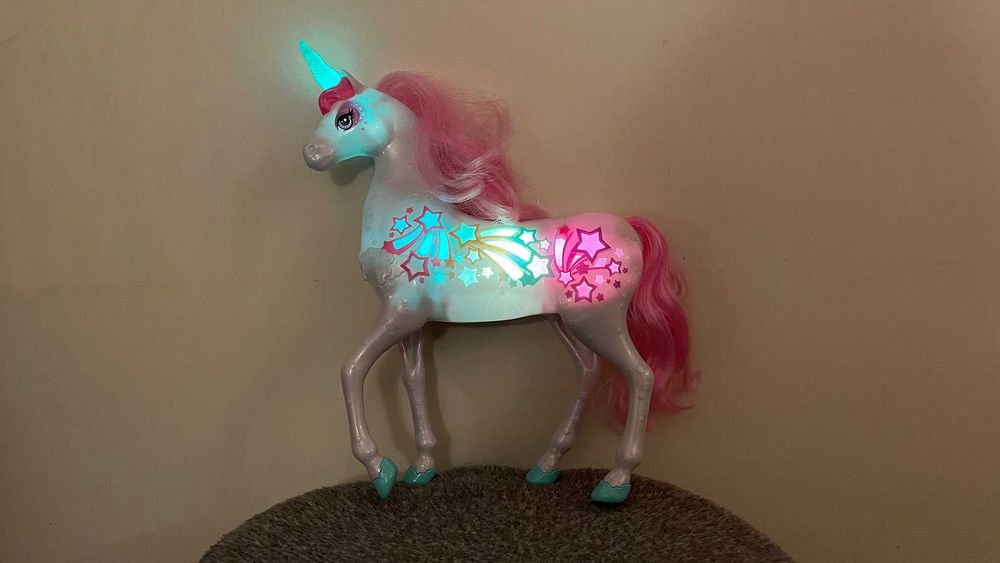 Barbie Unicórnio música e luzes arco-íris