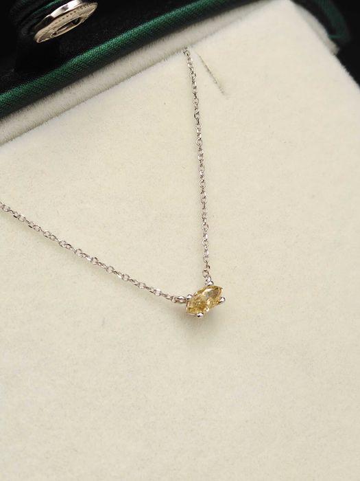 Naszyjnik 0,30ct złoty łańcuszkek z naturalnym diamentem, brylantem. Certyfikat IGI, celebrytka.