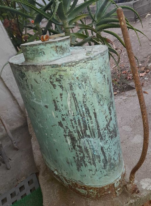 Pulverizador em cobre antigo