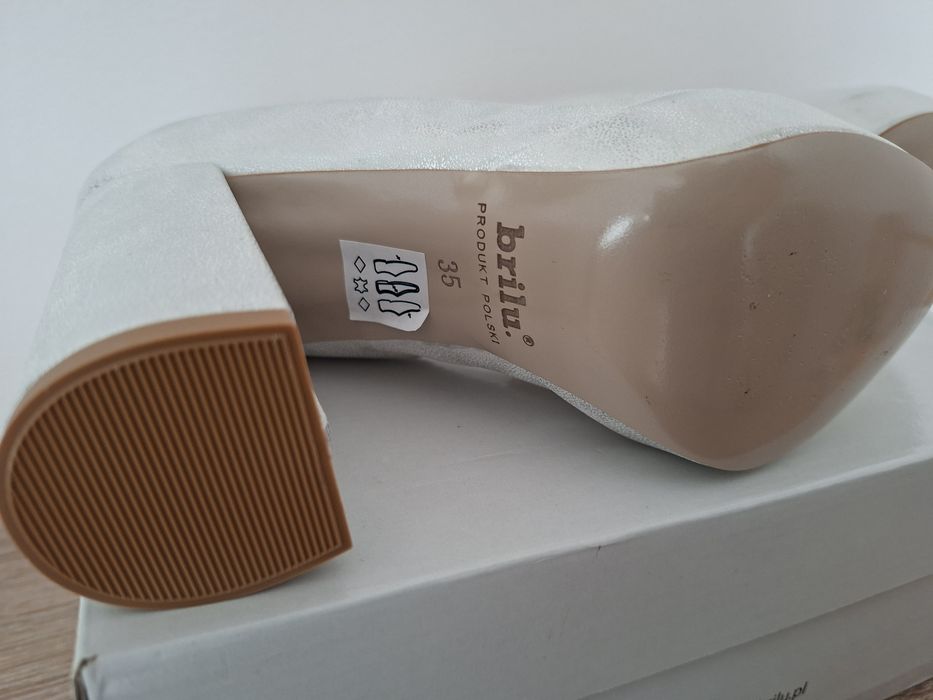 Czółenka na platformie BRILU srebrne -rozmiar 35 stan idealny