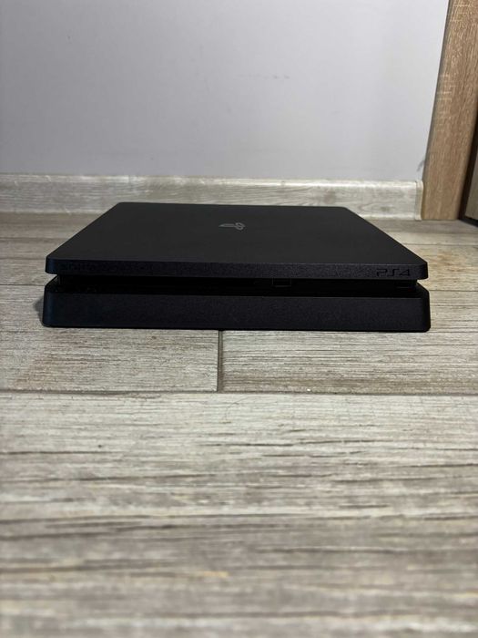 Konsola PlayStation 4 Slim (PS4)