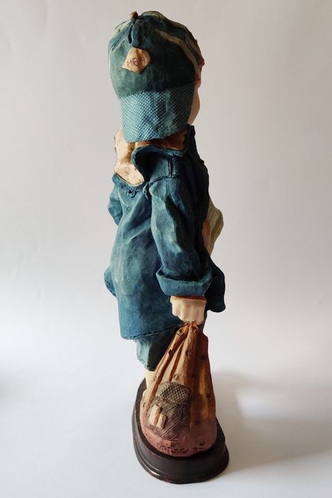 Estátua Boneco rapaz decorativo 27cm