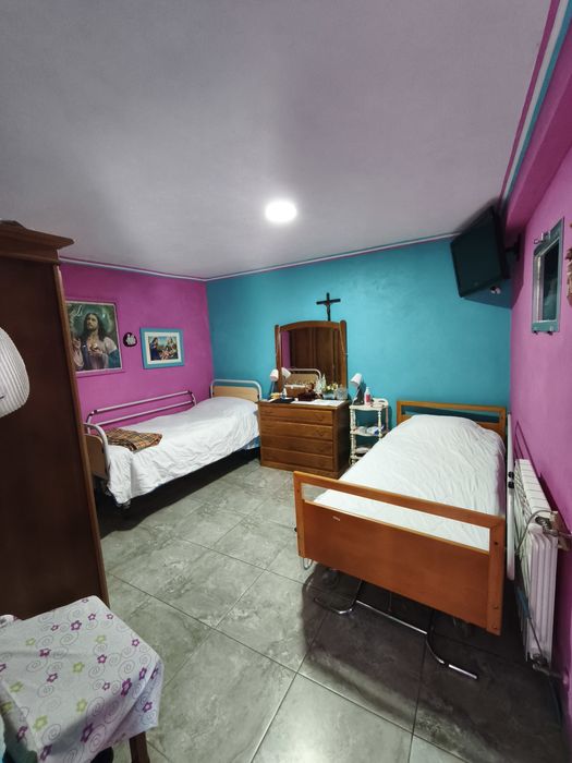 Família de acolhimento em casa própria 24 horas por dia