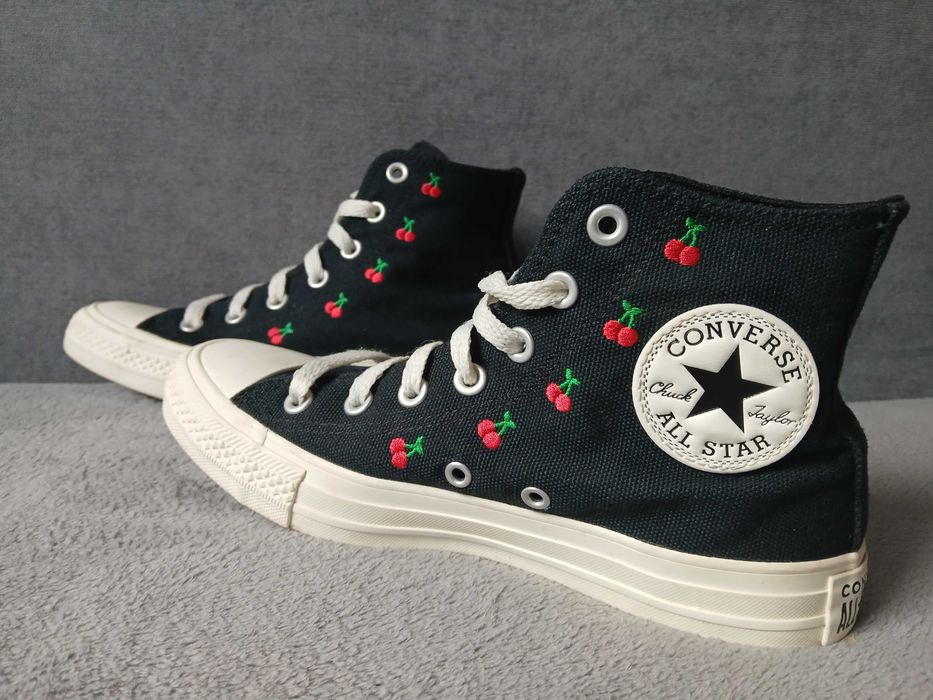 Converse Chuck Taylor All Star czarne z haftowanymi wiśniami wiśnie r. 37,5
