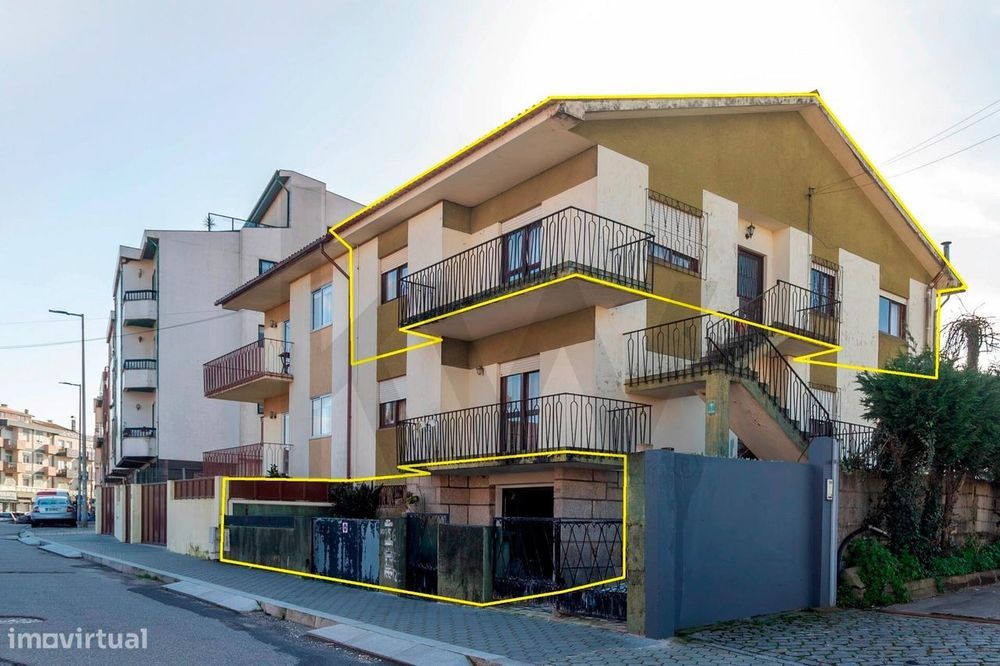 Andar Moradia T2+1 com área exterior e garagem para 5 viaturas