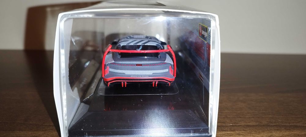 Bburago Race AUDI S1 E-TRON QUATTRO GREY, skala 1:43 Burago.