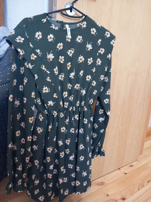 Varios vestidos como novos