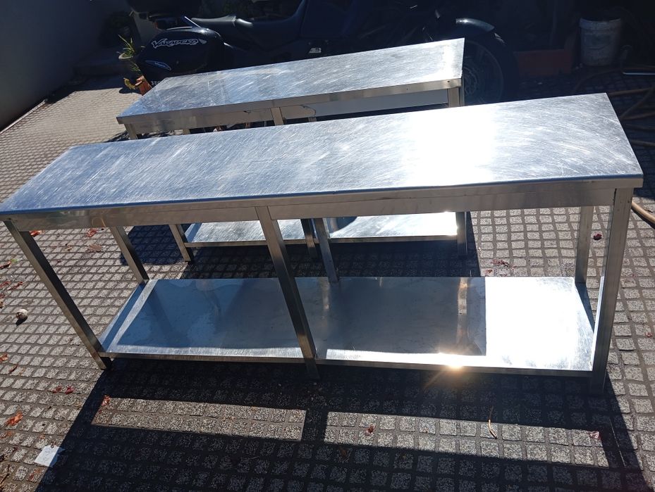 Escaparates e bancas de fruta ou legumes em inox