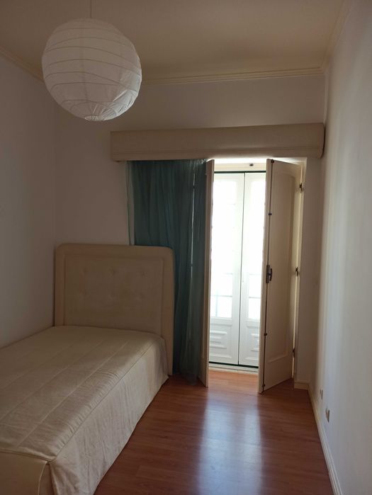 Cabeceira de cama (corpo e meio)