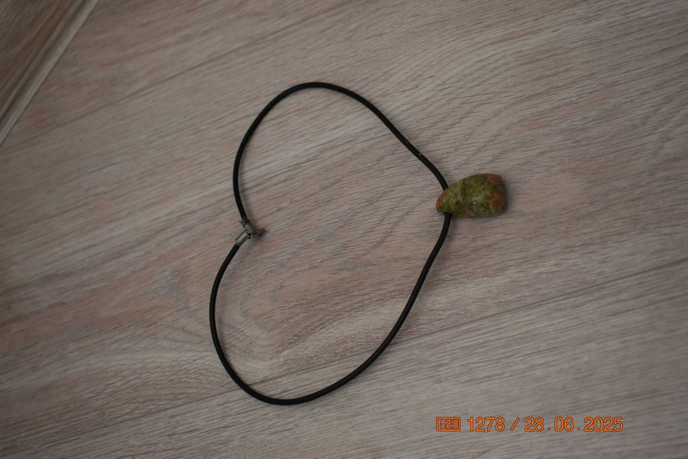 naszyjnik z kamieniem