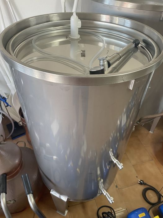 Deposito sempre cheio Inox 300 LT novo