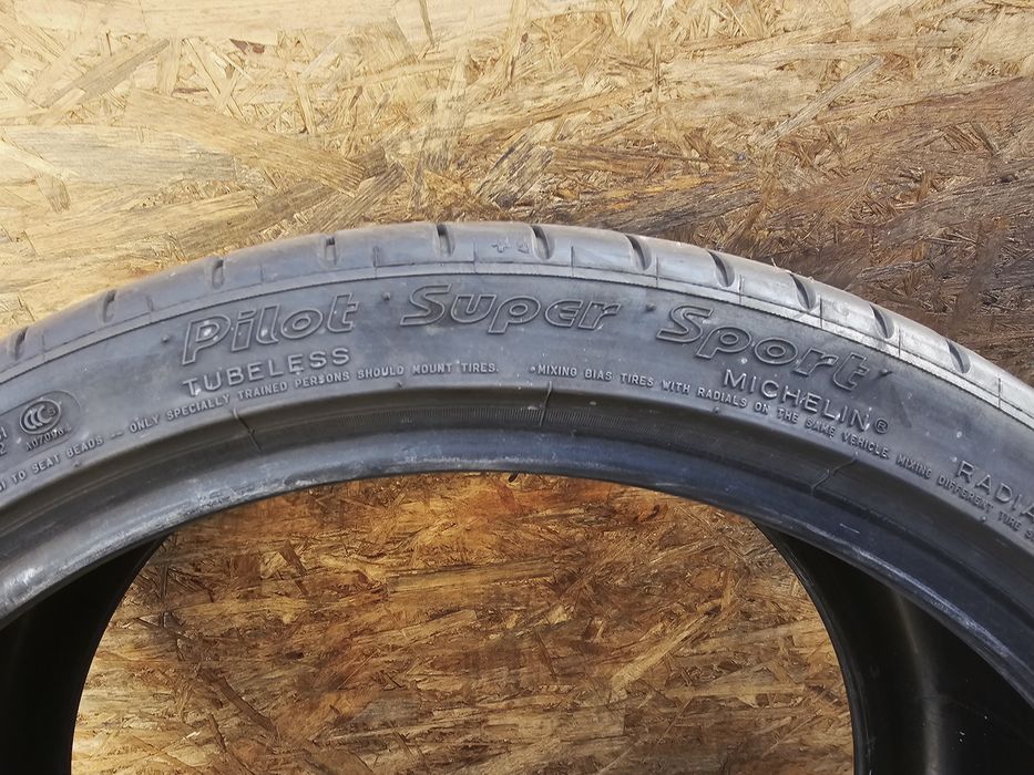 235/35 r19 Michelin Super Sport. 6,9mm.  1617