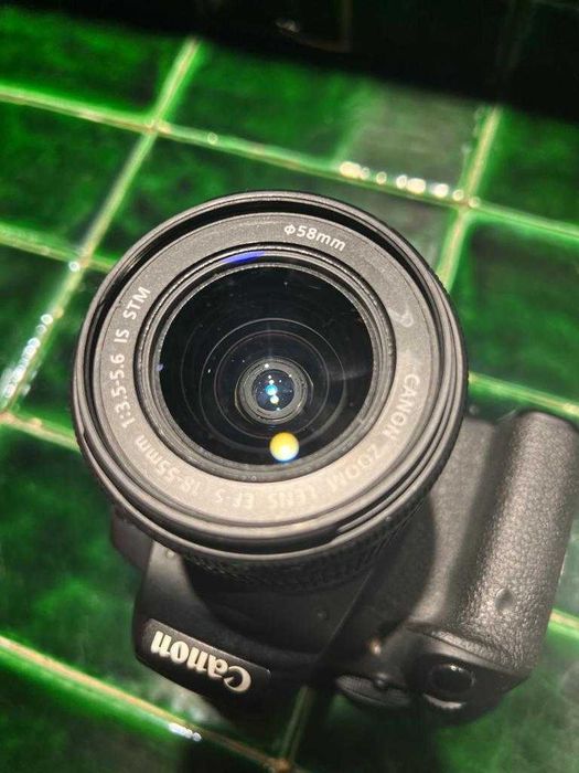 Canon EOS 750D - Corpo + Lente EF-S 18-55mm