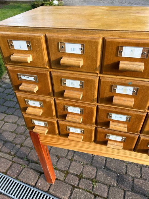Szafka biblioteczna