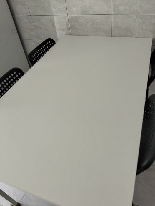 Mesa com 4 cadeiras