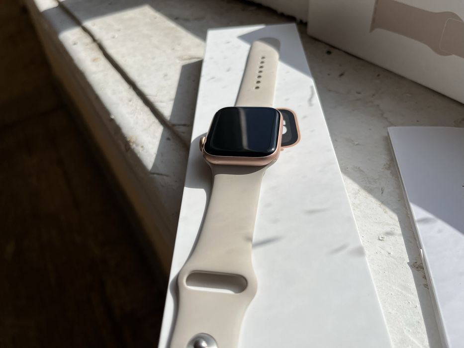Apple Watch se 44mm gold