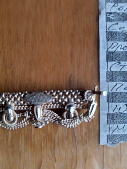 Браслет на щиколотку, Шрі Ланка