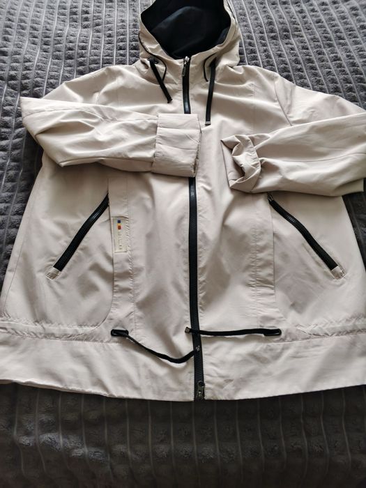 Жіноча курточка весна осінь