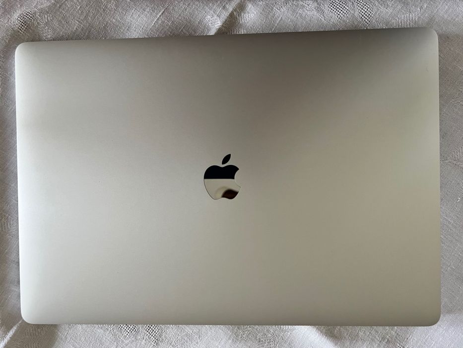 Apple MacBook Pro 16'' 2.4GHz (i9) /32GB/2TB SSD/Radeon Pro 5500M 8GB