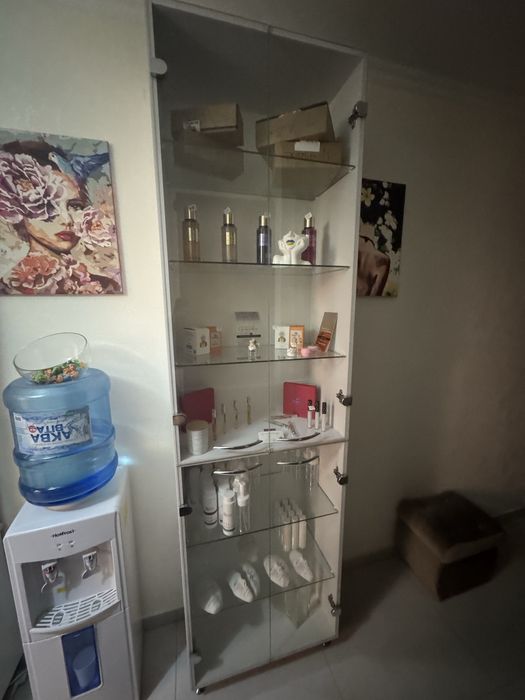 Стелаж зі склом