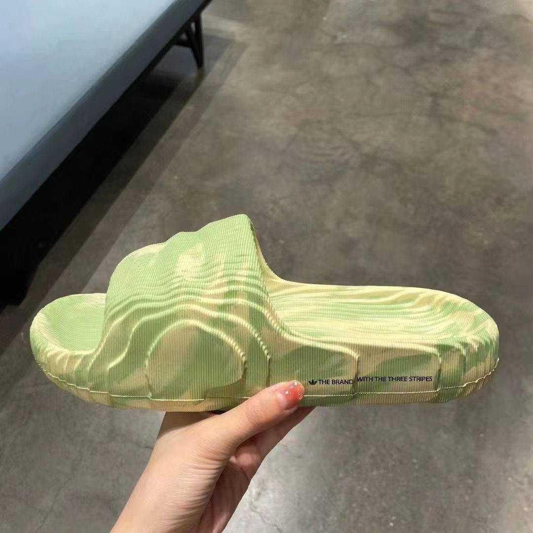 Тапки Adidas Adilette: 750 грн. - Шльопанці Київ на Olx
