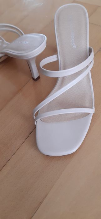 Sandały klapki 37 nude