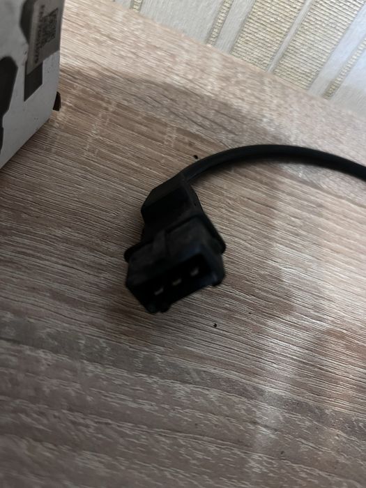 Продам Delphi Датчик положения коленвала SS010894