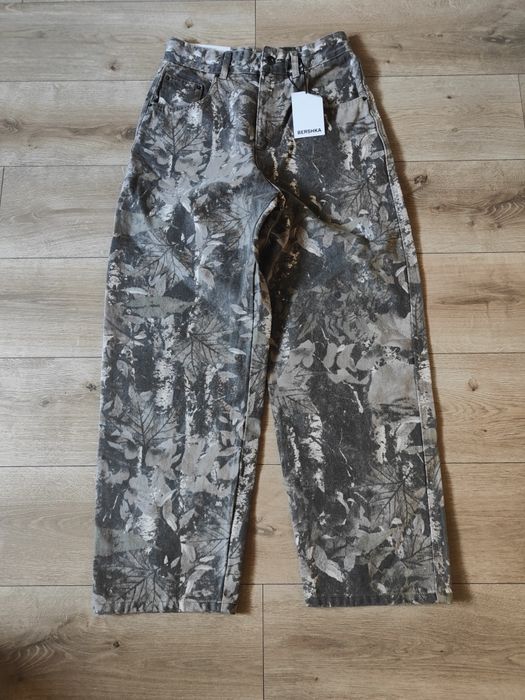 Розпродаж широкі джинси Bershka