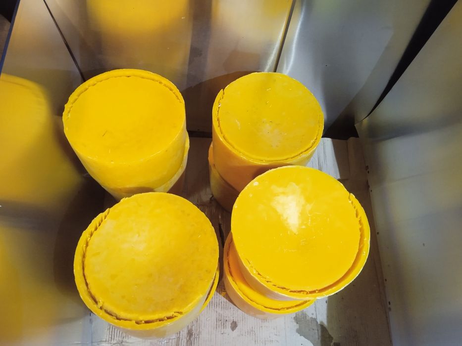 Забрусний віск . Бджолиний воск