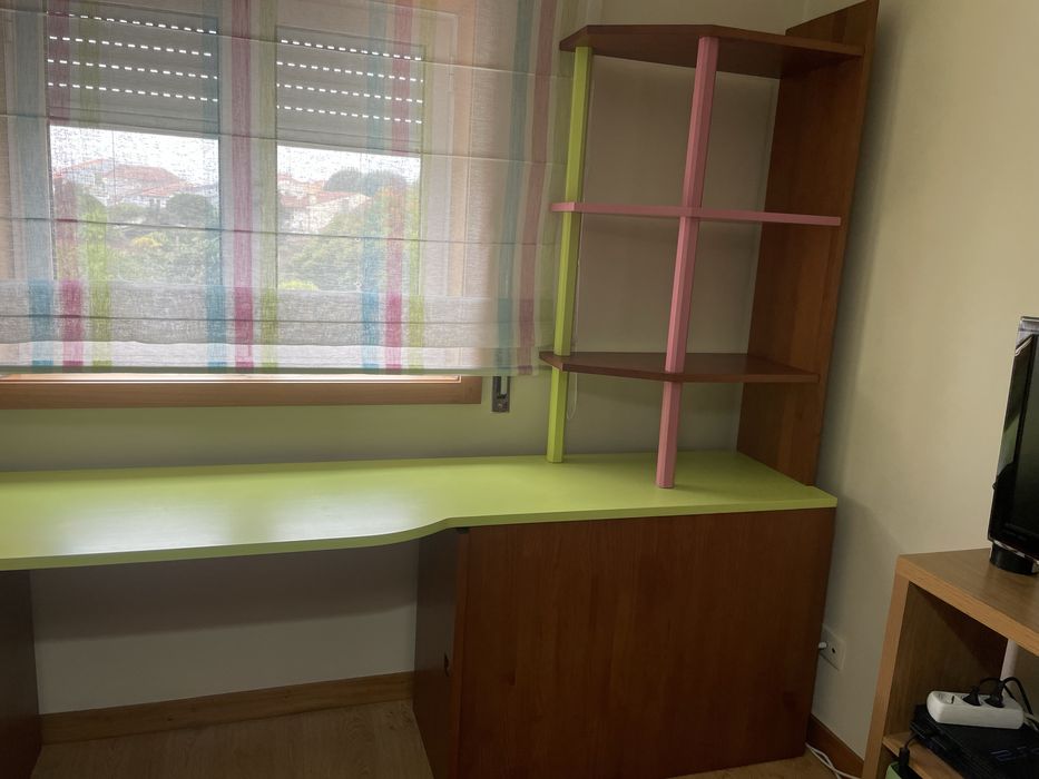 Estudio em cerejeira em muito bom estado so para desocupar porque nao tenho espacoso aceito pagamento em dinheiro e no acto da entrega da mobilia