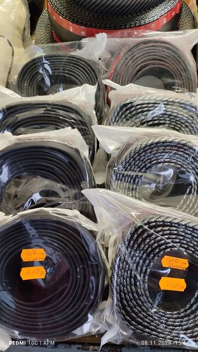 Губа на бампер самоклеюча універсальна 2.5м