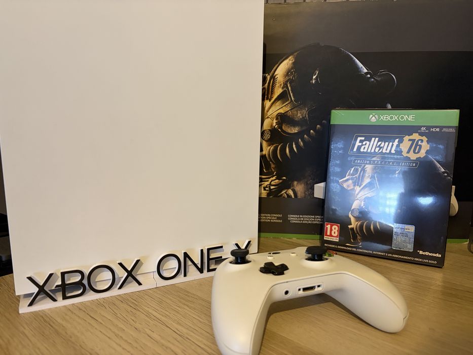 Xbox One X 1TB Robot White + Jogo