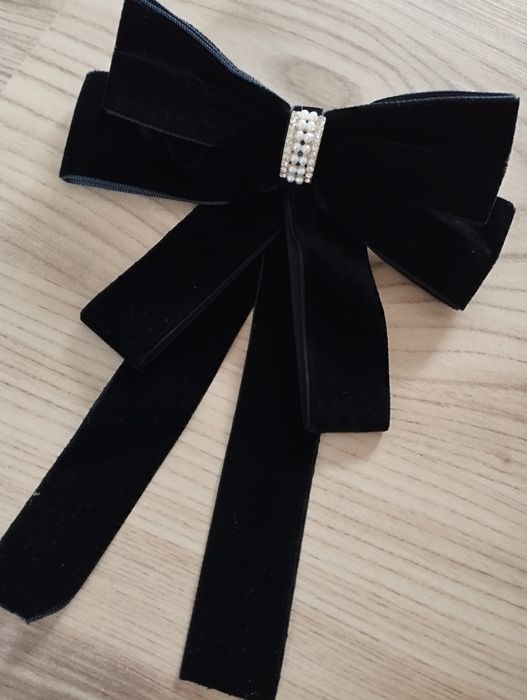 Czarna krawatka damska