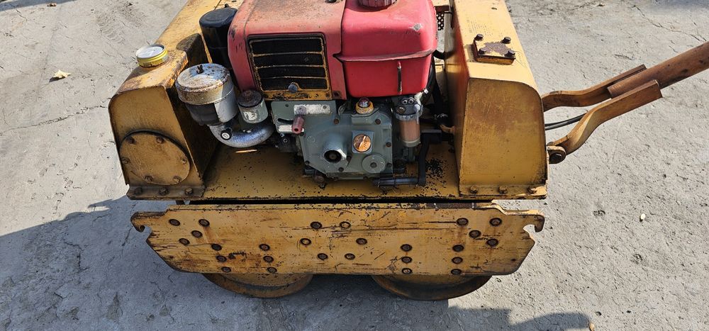 Японський Дорожній Вібро Каток Tacom w 850