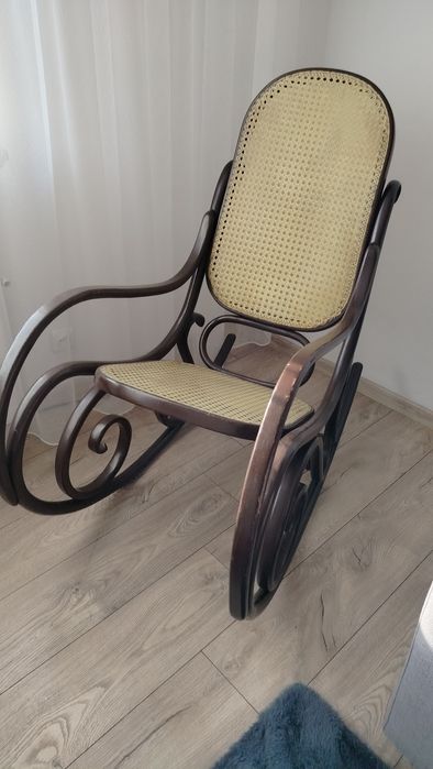 Fotel bujany drewniany