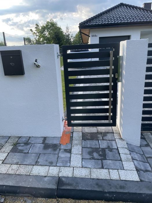 Bramy przesuwne i skrzydłowe
