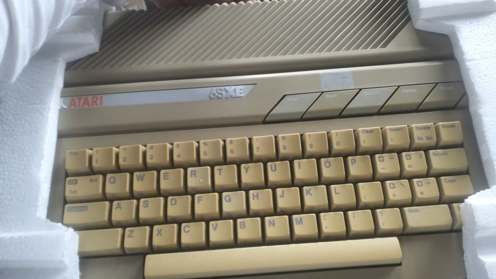 ATARI 65XE  Sprzedam