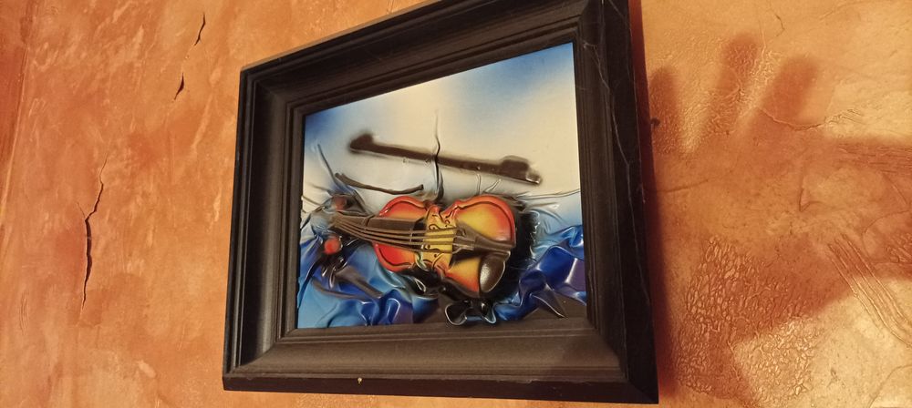 Obraz ze skóry w drewnianej ramie