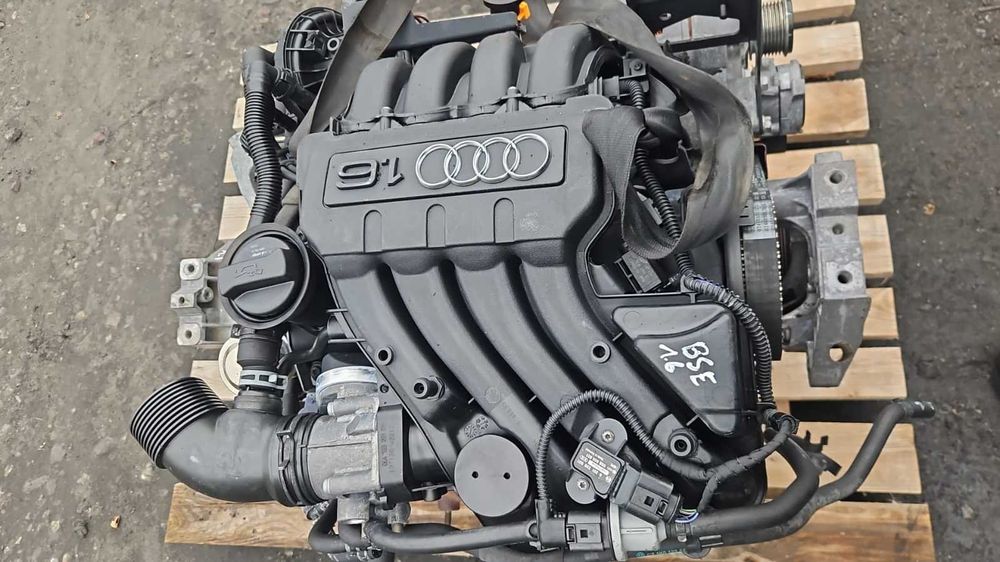 Kolektor ssący Audi A3 8P 1.6 8v 11r 06A133203EM Siedlce