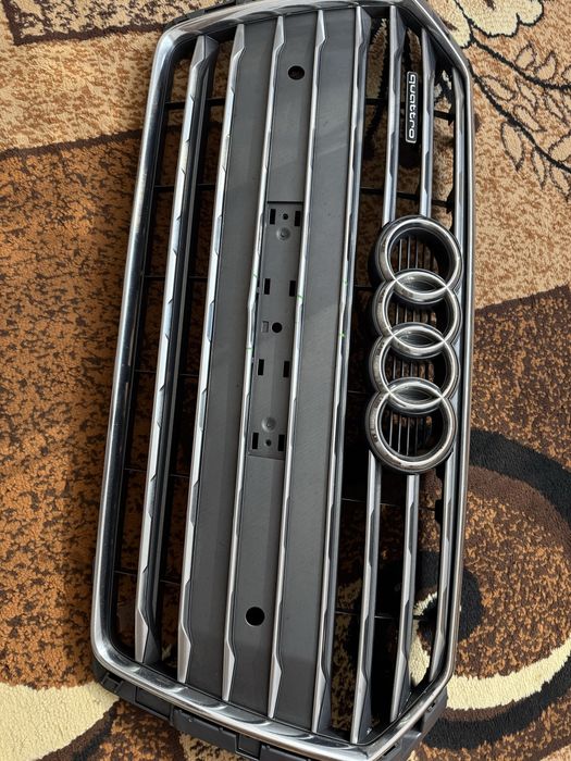 Передня решітка радіатора AUDI А4 В9 дорест