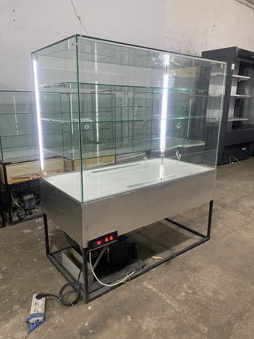 Холодильник витрина Вертикальный узкий холодильный шкаф Кондитерский к