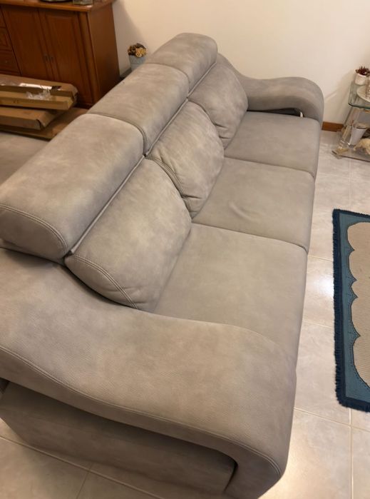 Sofa com 3 lugares e 2 puffs