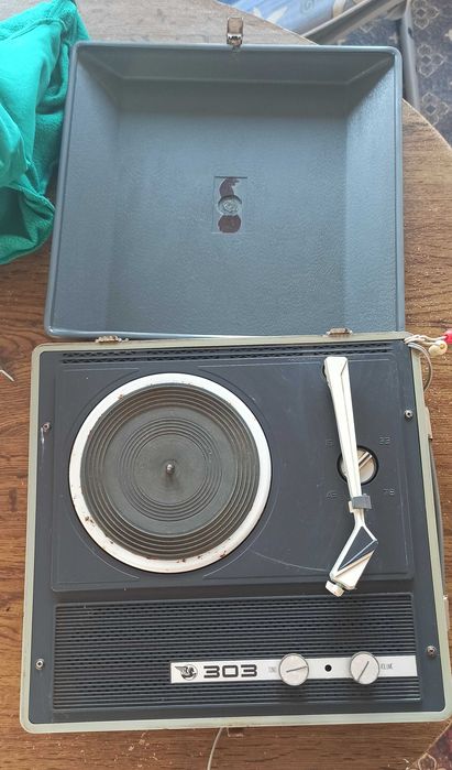 Gira Discos PAGASUS 303