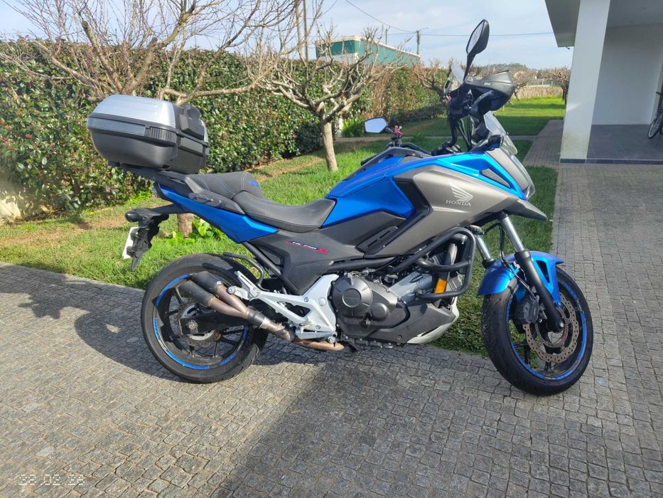 Honda NC750X – Excelente Estado – Muitos Extras – Sempre de Garagem