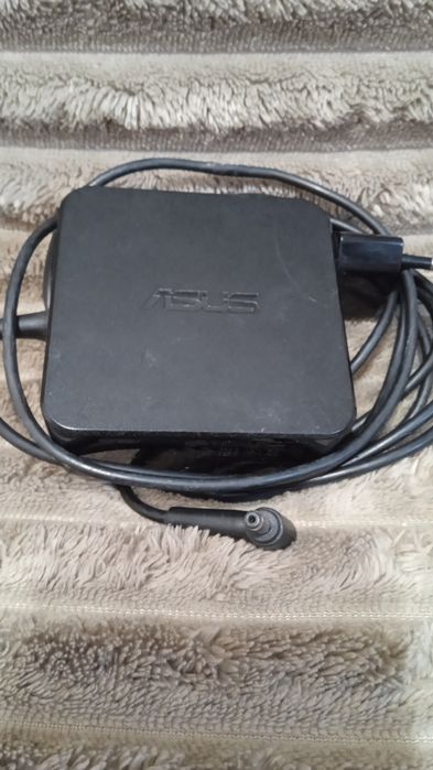 Зарядка,блок живлення для ноутбука Asus