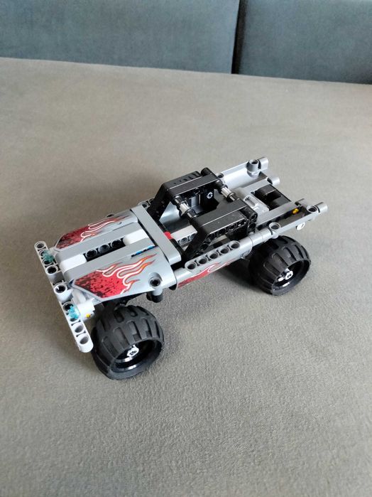 LEGO TECHNIC 42090 i 42091