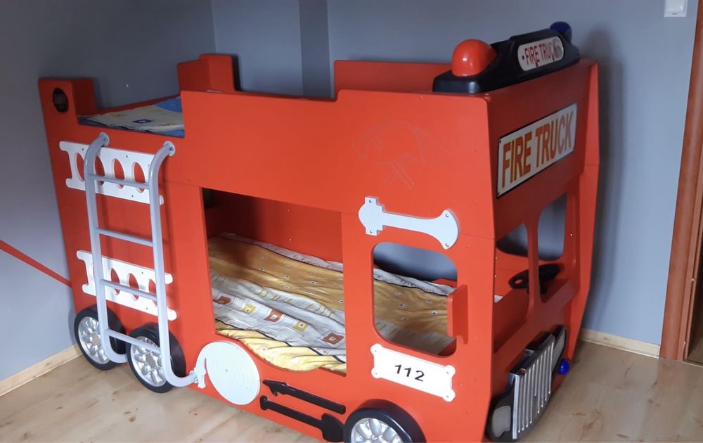 Łóżko piętrowe wóz strażacki