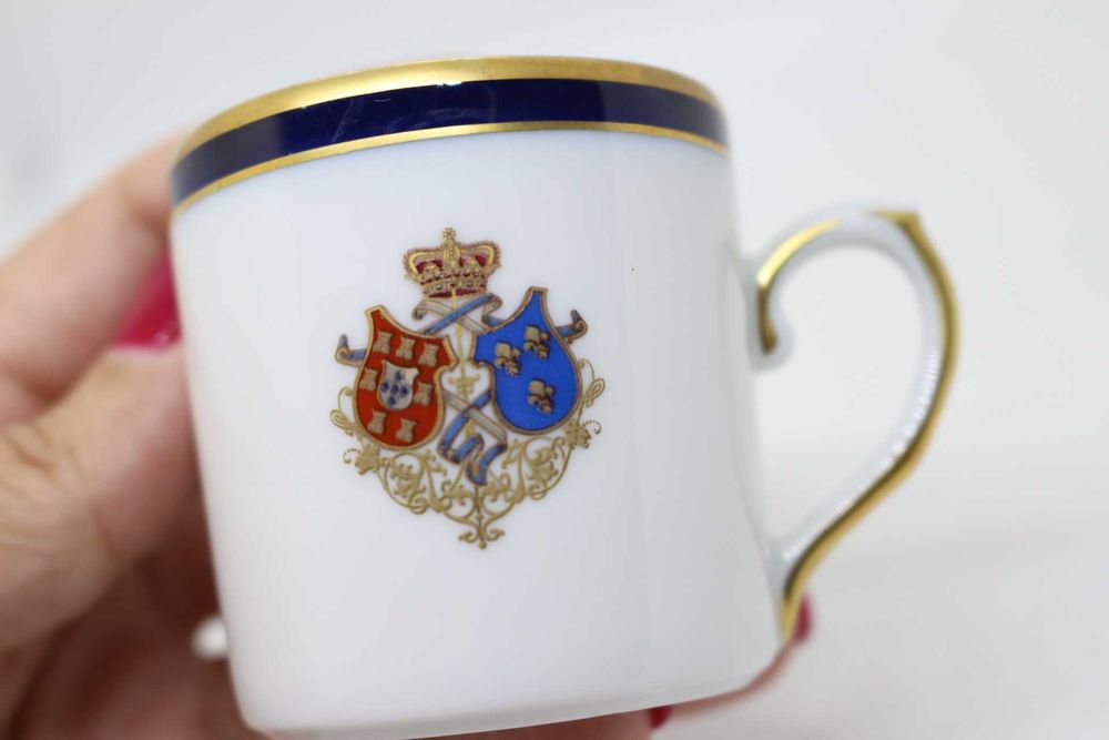 Chávena de Café  Brasão  D. Carlos I e D. Amélia PNP Vista Alegre