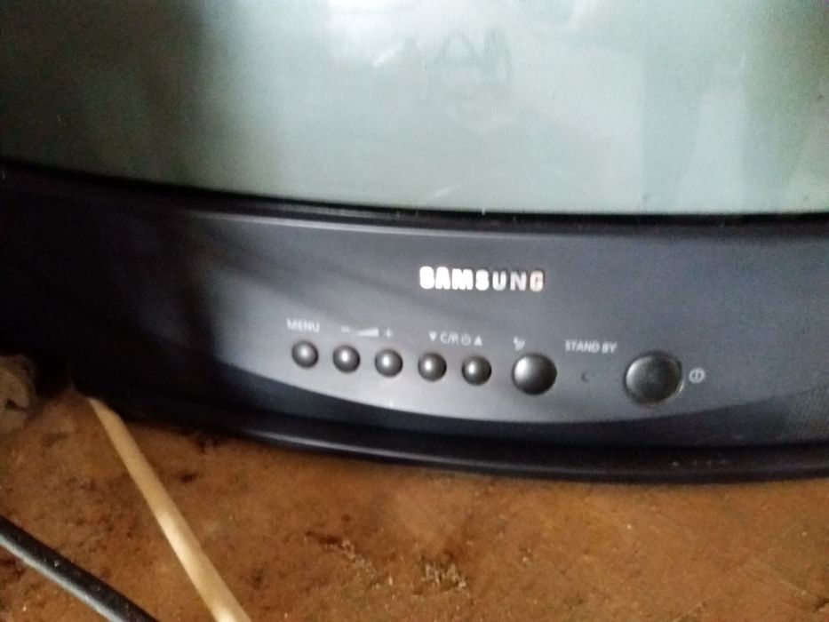 Tv samsung 45cm x 49cm desocupar